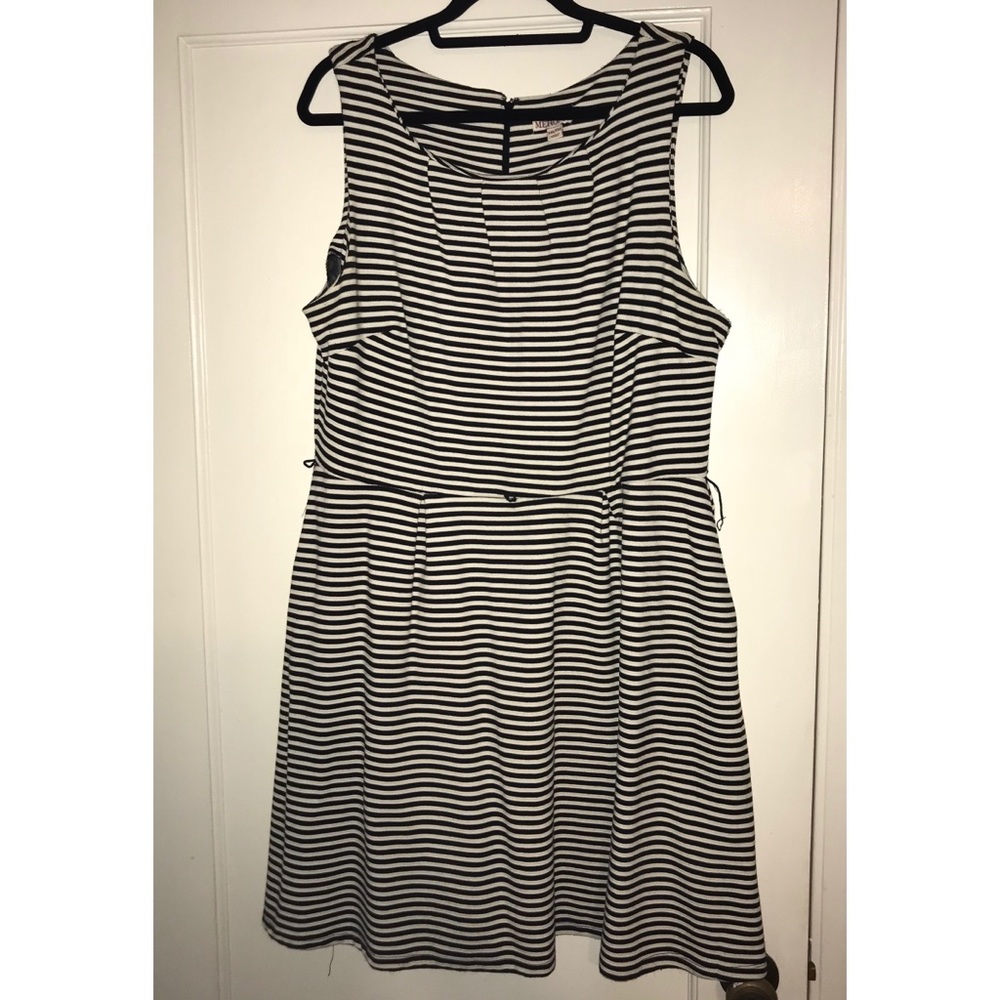 Black and white striped a-line dress WITH POCKETS